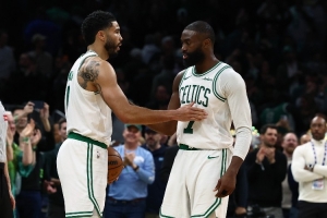马健：布朗上赛季单核带队打出生涯最佳表现 塔图姆需证明自己